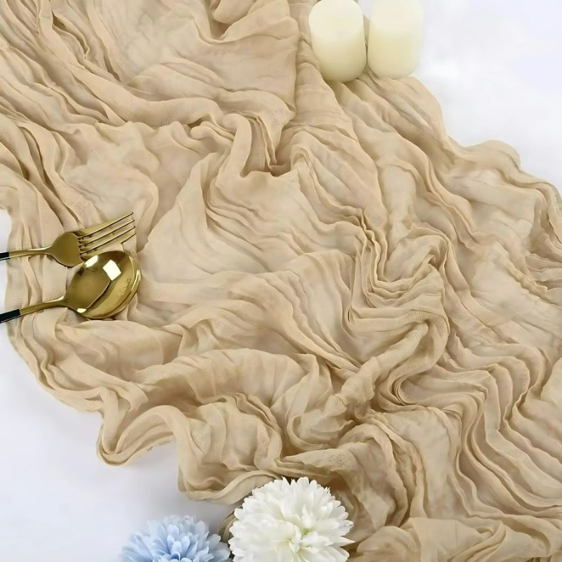 chemin de table froissé style boho en couleur beige