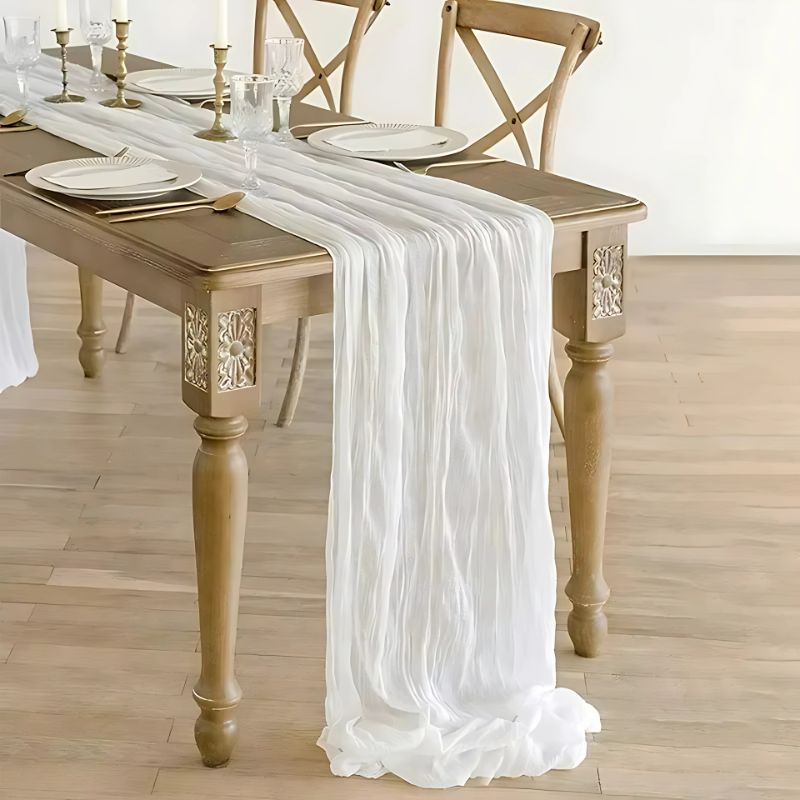 chemin de table froissé style boho en couleur blanc