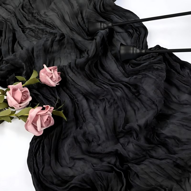 chemin de table froissé style boho en couleur noir
