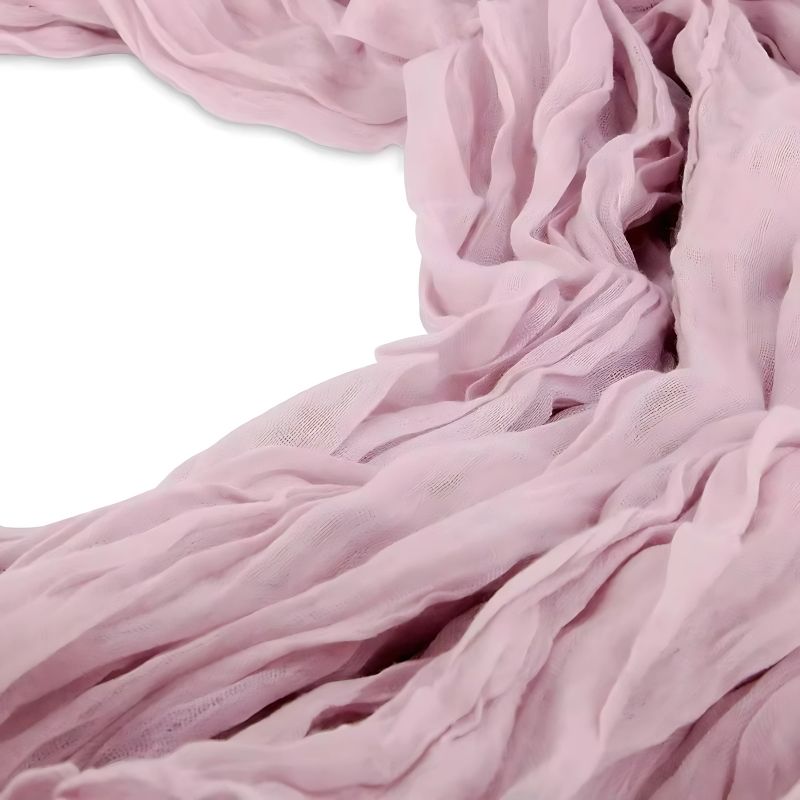 chemin de table froissé style boho en couleur rose clair