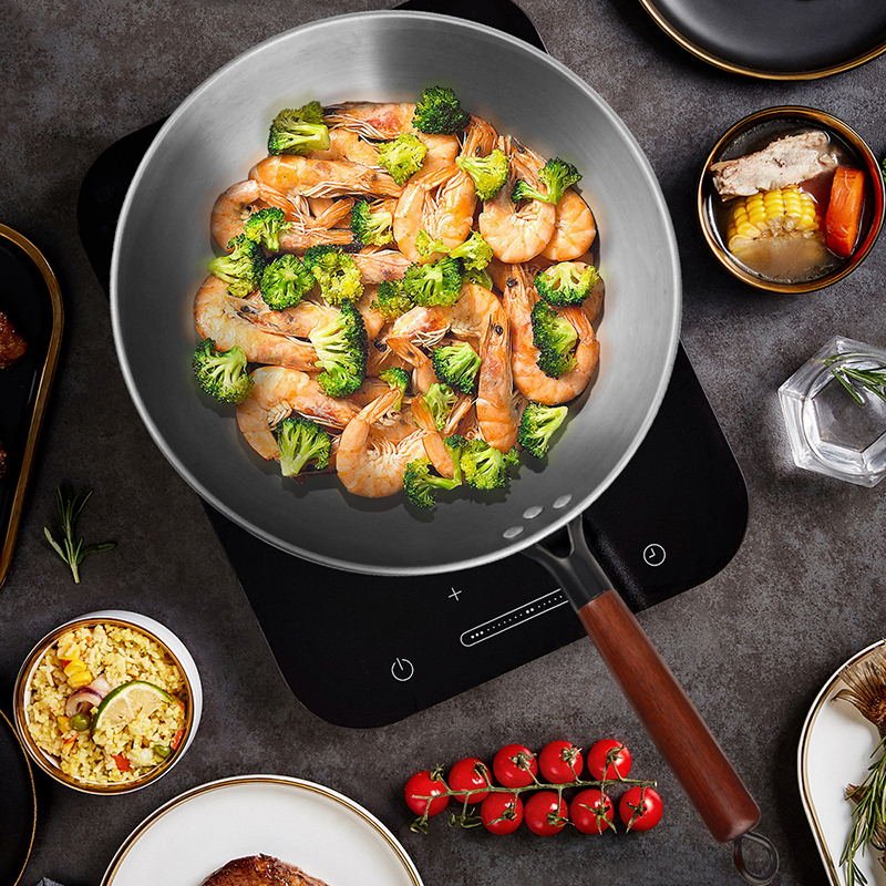 Wok Anti Adhésif Sans Revêtement | KitchyGoods