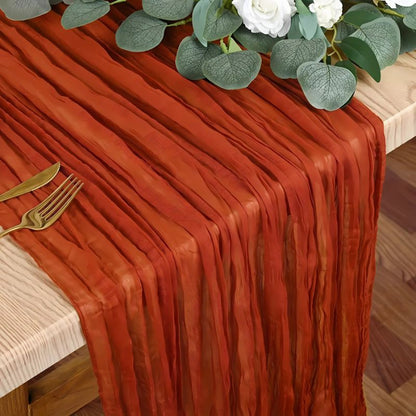 chemin de table froissé style boho en couleur rouge rouille